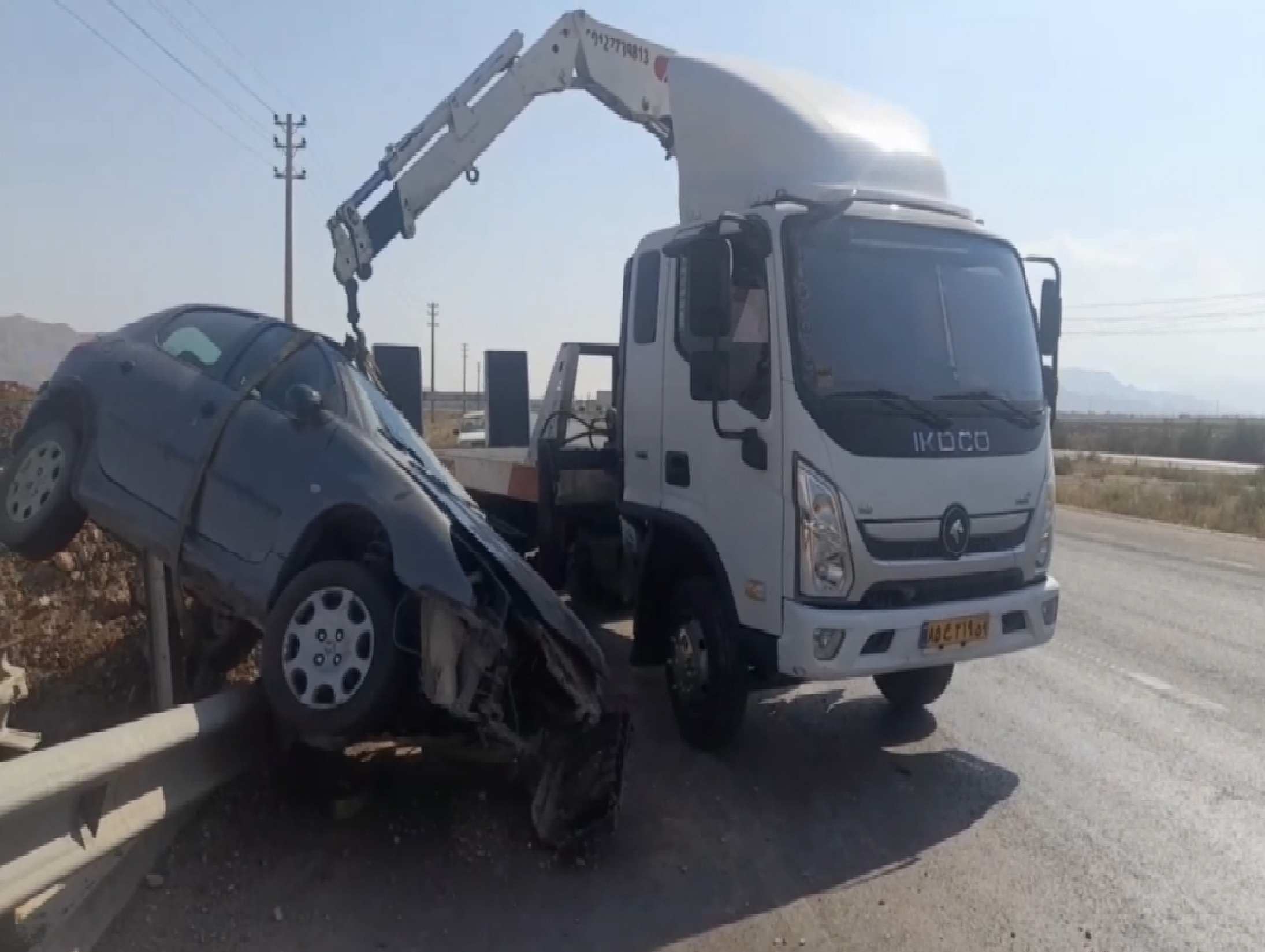 جرثقیل امدادی ما در حال حمل خودرو در شاهرود